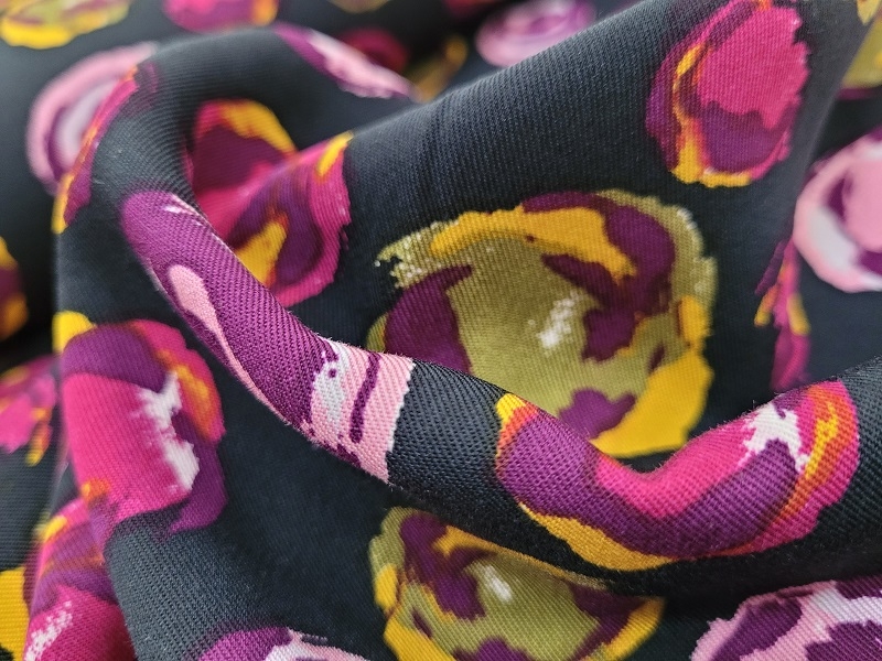 Viskose twill print Rosen abstrakt